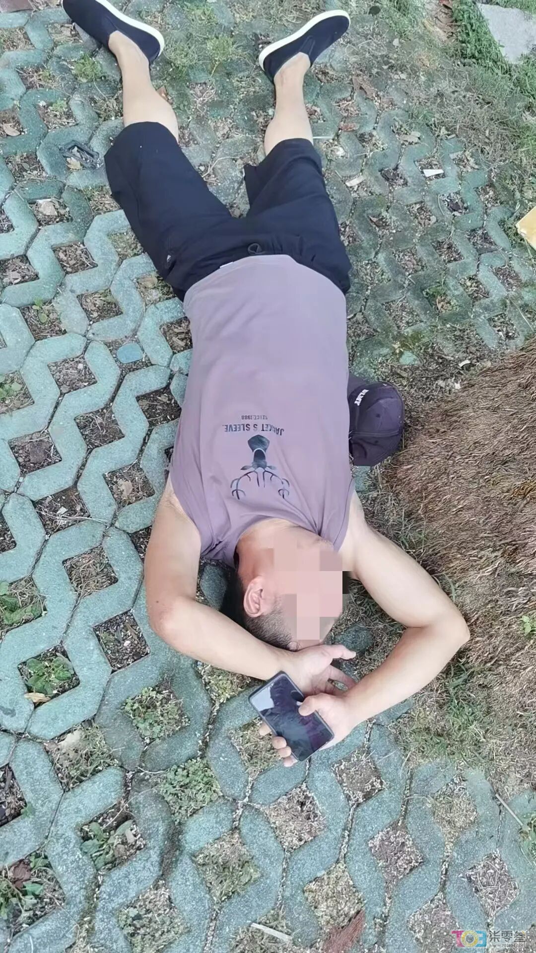 Jo1ZJ04z1NcYch0t.jpg
