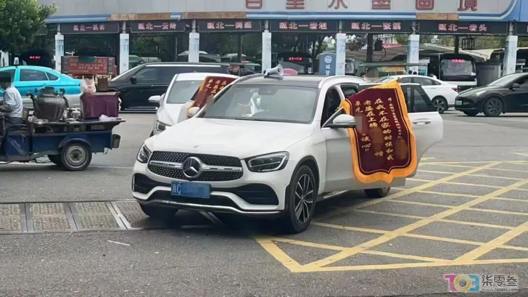 Rwqu9LOdDGWuvYbu.jpg